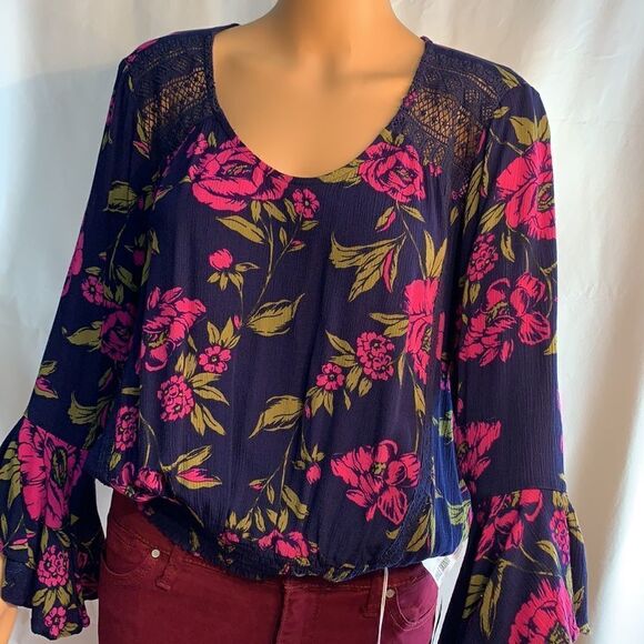 Express Navy Pink Blue Scoop Neck 3/4 Bell Sleeves Lace Elastic Waist Crop Top - Picture 2 of 13